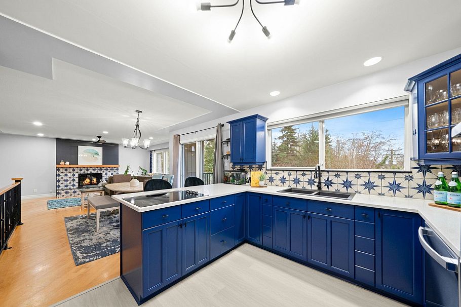 4174 Dollarton Highway North Vancouver, BC - 7