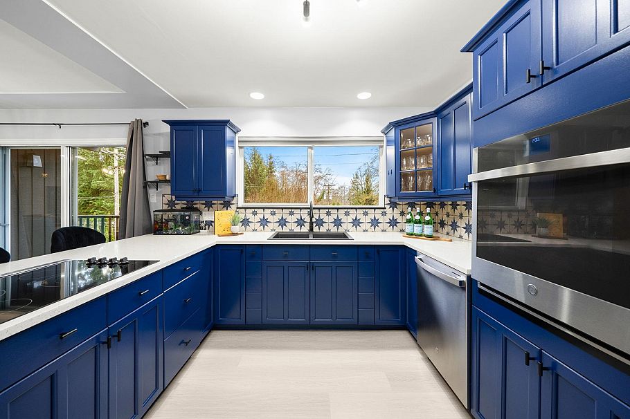 4174 Dollarton Highway North Vancouver, BC - 9