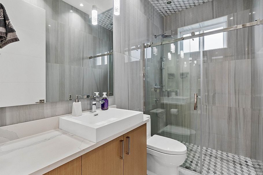 2699 E 7th Avenue Vancouver, BC - 19