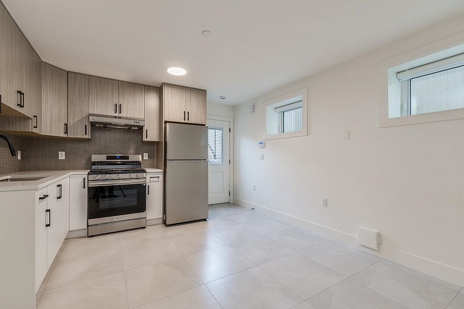 1 2263 E 35th Avenue Vancouver, BC - 23