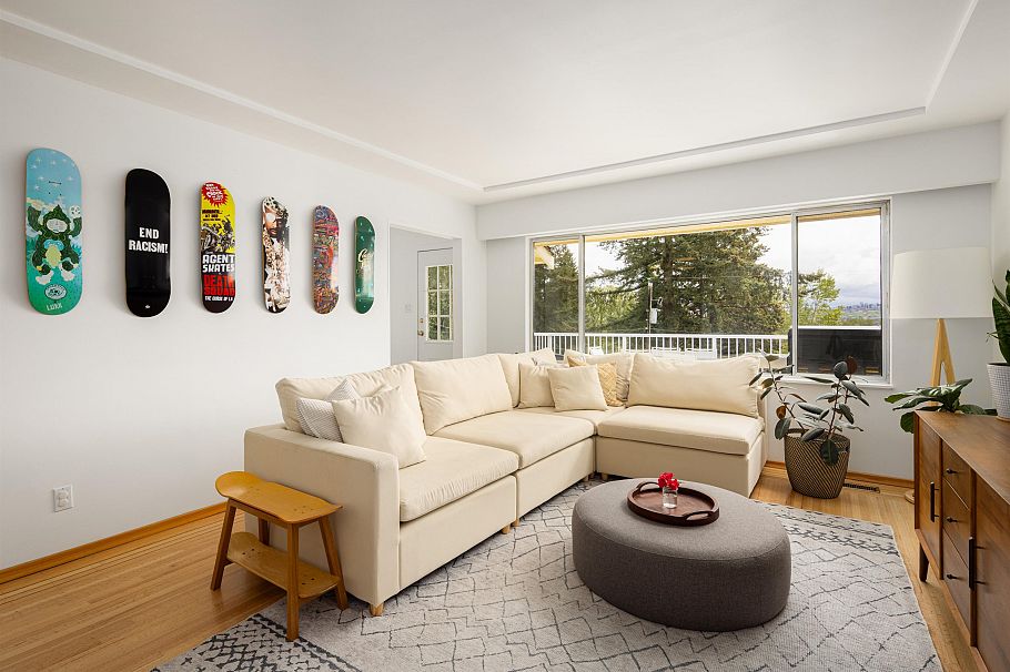 1231 Cloverley Street North Vancouver, BC - 4