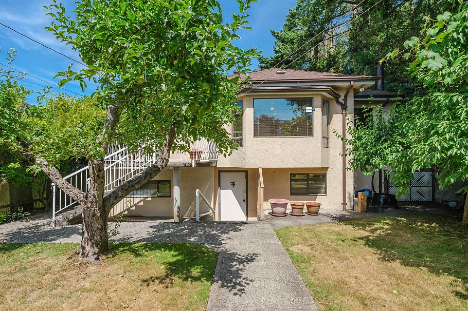 3778 Triumph Street Burnaby, BC - 17