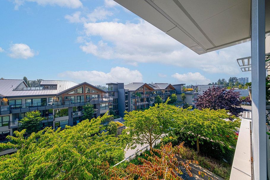 404 1061 Marine Drive North Vancouver, BC - 23