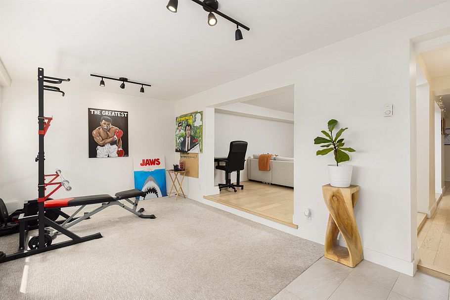 1231 Cloverley Street North Vancouver, BC - 17