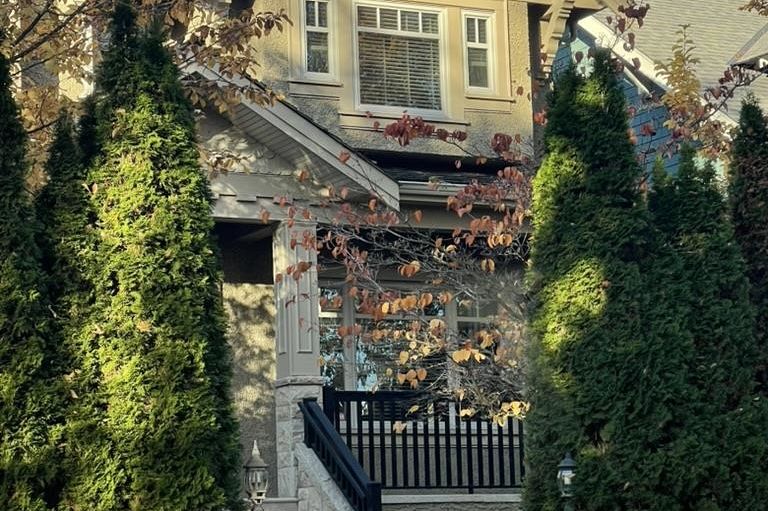 3125 W 38th Avenue Vancouver, BC - 1