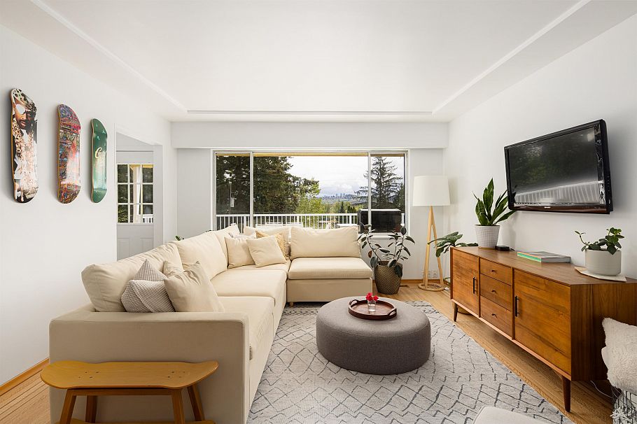 1231 Cloverley Street North Vancouver, BC - 1