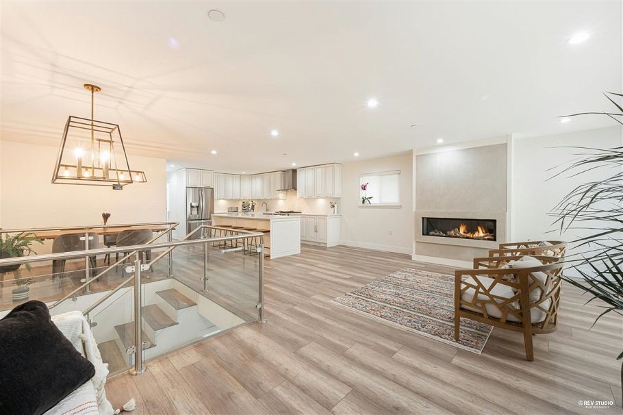 510 W 25th Street North Vancouver, BC - 10