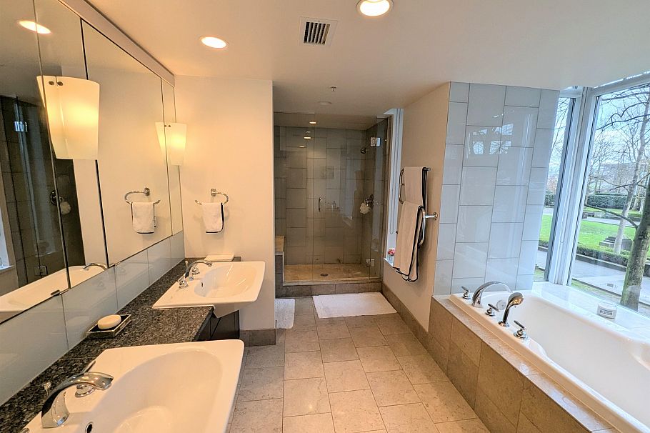 1211 W Cordova Vancouver, BC - 9