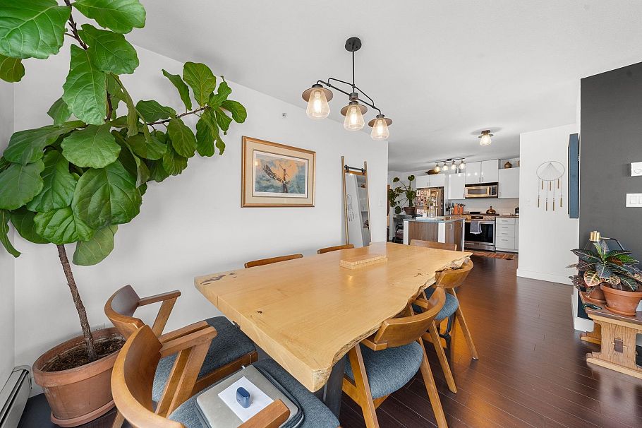 704 155 W 1st Street North Vancouver, BC - 4