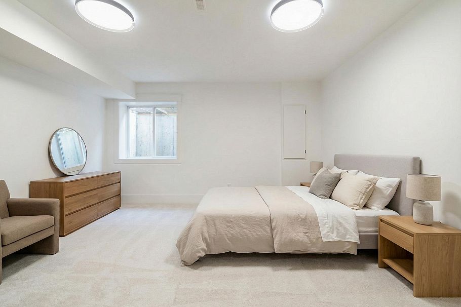 1232 Wellington Drive North Vancouver, BC - 29