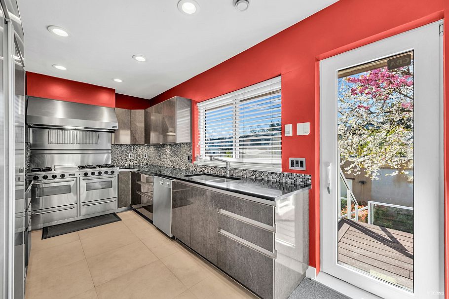 4060 W 10th Avenue Vancouver, BC - 17