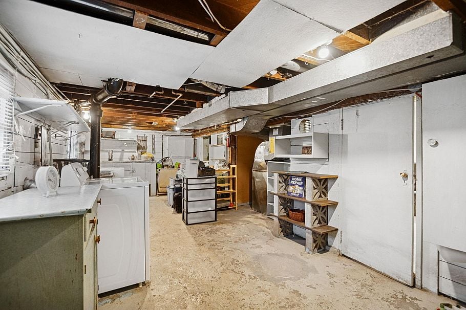 2258 Kitchener Street Vancouver, BC - 26