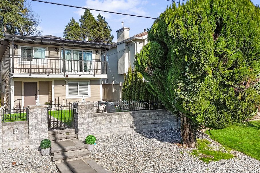 510 W 25th Street North Vancouver, BC - 3