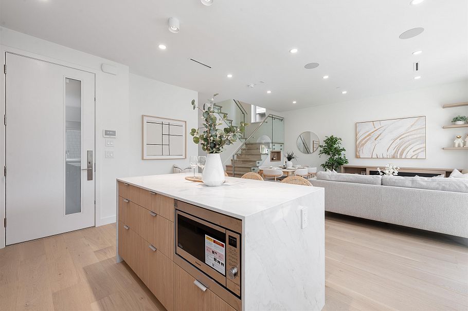 2 2750 W 19th Avenue Vancouver, BC - 9