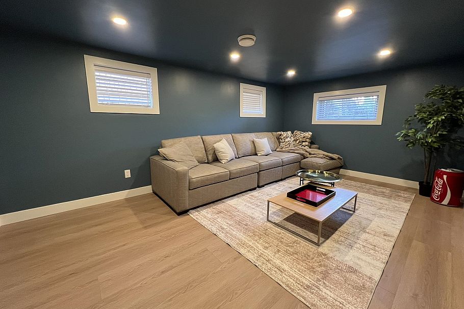 3534 W 17th Avenue Vancouver, BC - 32