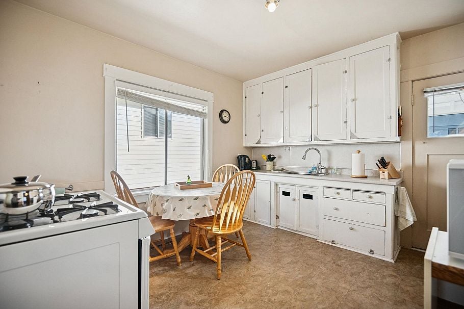 2258 Kitchener Street Vancouver, BC - 15