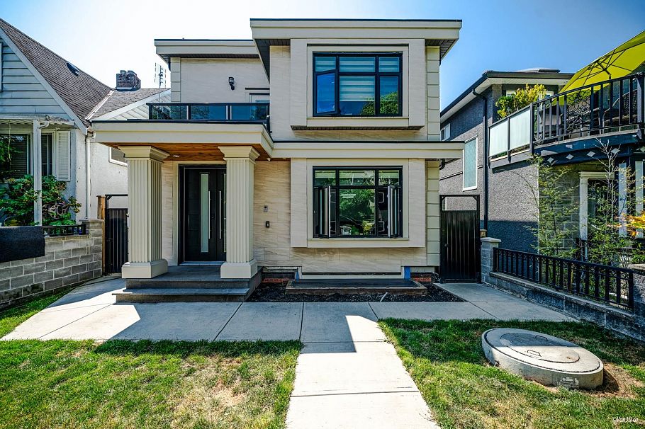 4841 Dumfries Street Vancouver, BC - 1