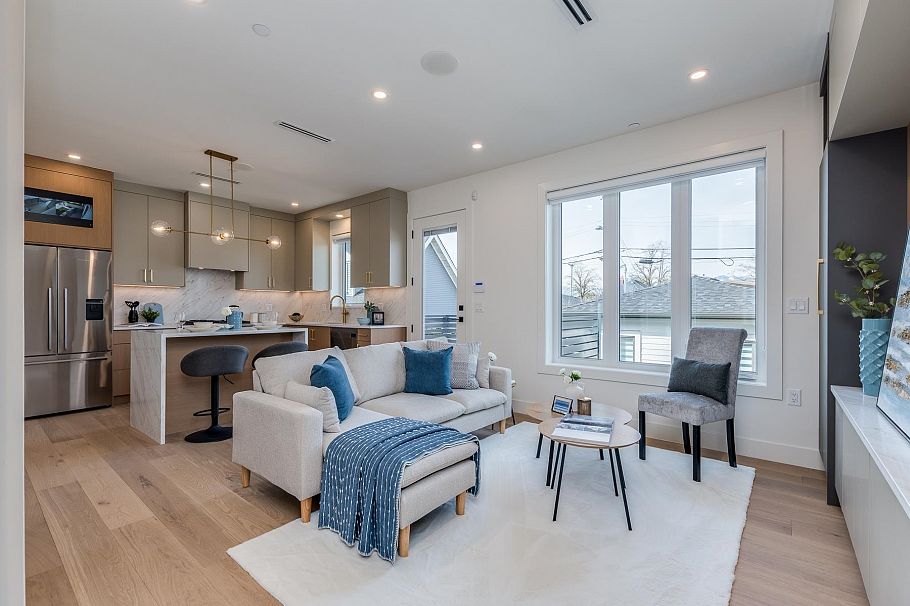 1 2263 E 35th Avenue Vancouver, BC - 3