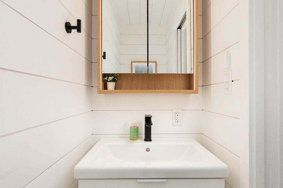 1231 Cloverley Street North Vancouver, BC - 14