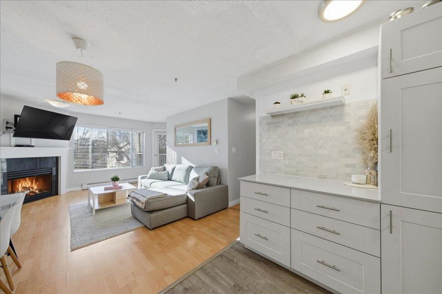 303 1433 E 1st Avenue Vancouver, BC - 4