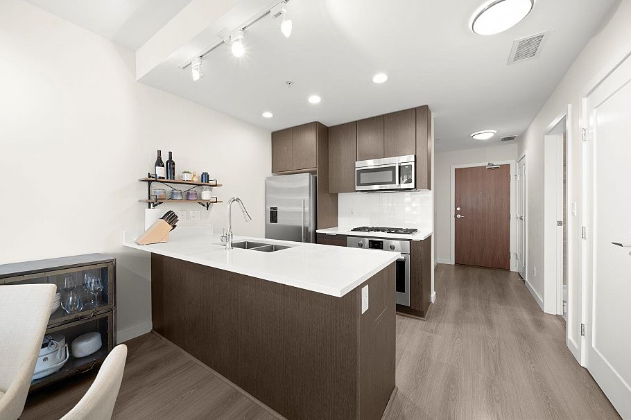 302 3333 Sexsmith Road Richmond, BC - 10