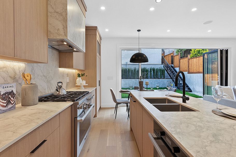 2 3536 W 14th Avenue Vancouver, BC - 5