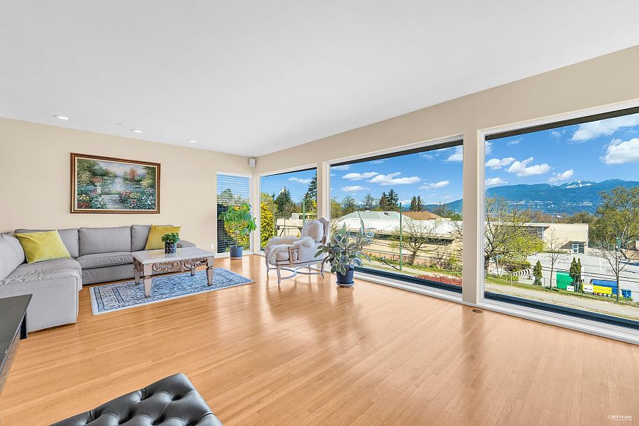 4060 W 10th Avenue Vancouver, BC - 9