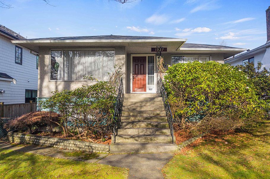1937 E 2nd Avenue Vancouver, BC - 2