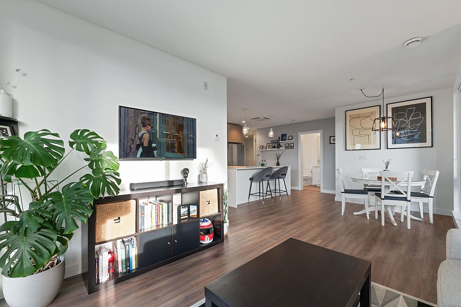 201 108 E 8th Street North Vancouver, BC - 4