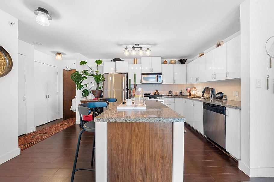 704 155 W 1st Street North Vancouver, BC - 5