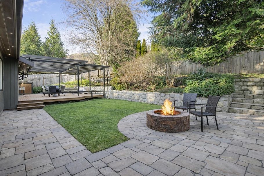 284 Montroyal Boulevard North Vancouver, BC - 34