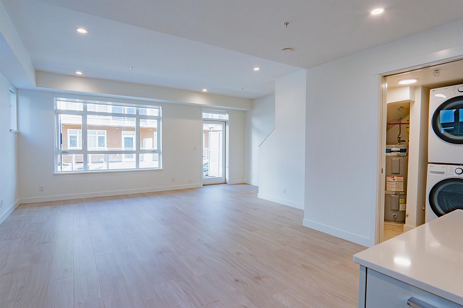 30 10333 River Drive Richmond, BC - 6