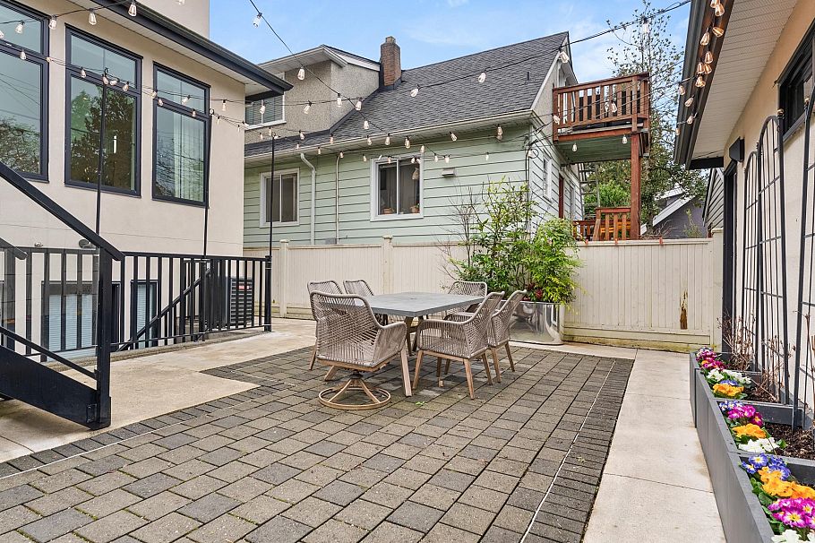 3123 W 16th Avenue Vancouver, BC - 39