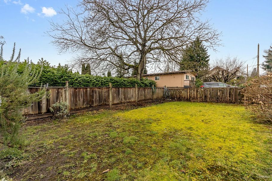 308 E King Edward Avenue Vancouver, BC - 17