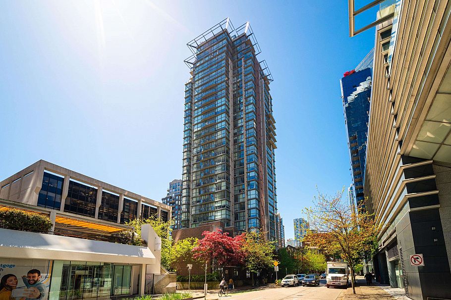 305 1068 Hornby Street Vancouver, BC - 3