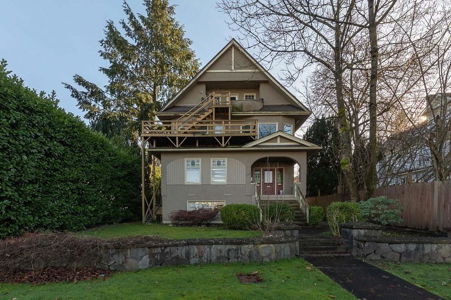 236 W 12th Avenue Vancouver, BC - 2