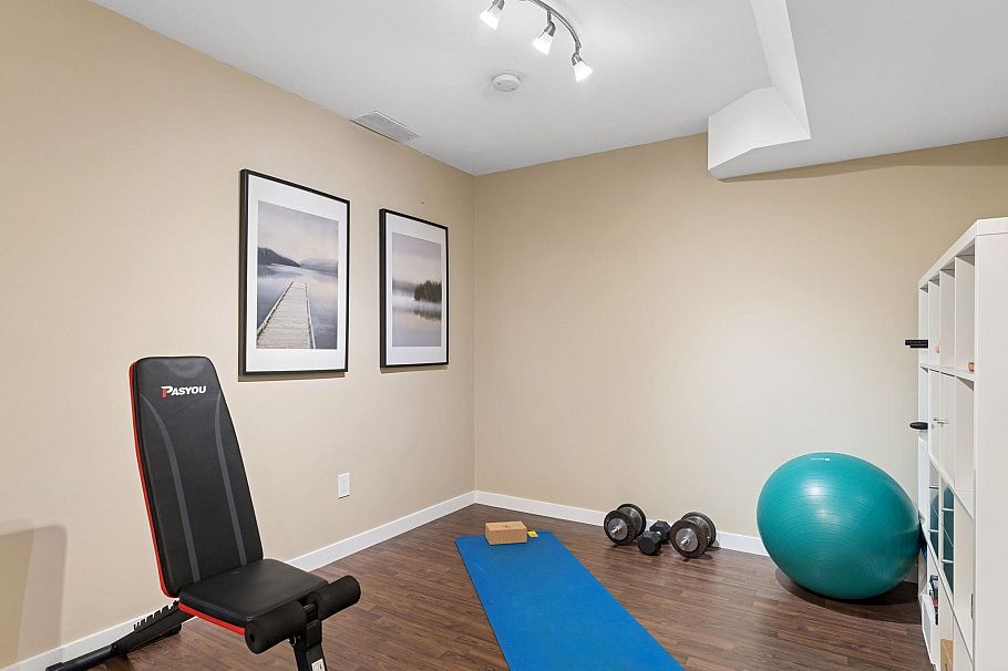 353 E 5th Street North Vancouver, BC - 35