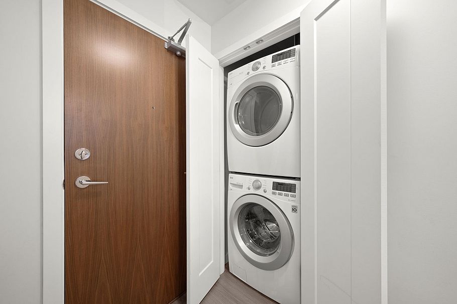 302 3333 Sexsmith Road Richmond, BC - 17