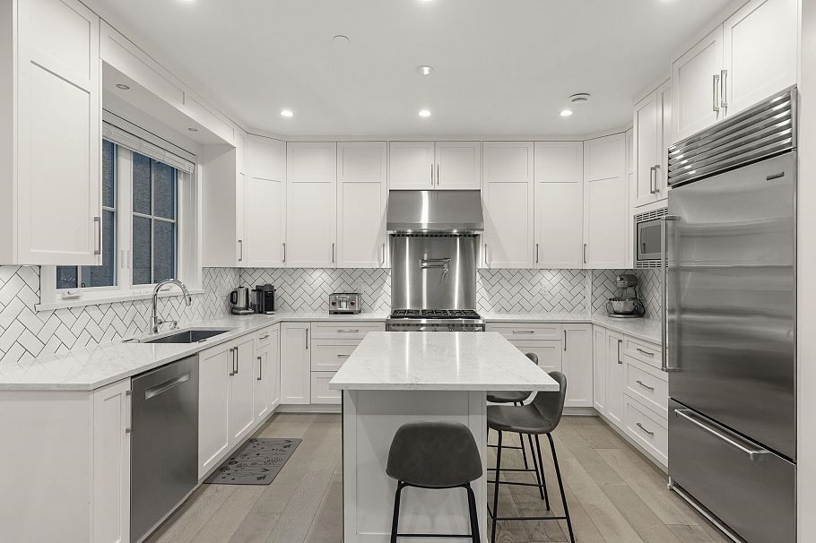 554 E 10th Avenue Vancouver, BC - 11