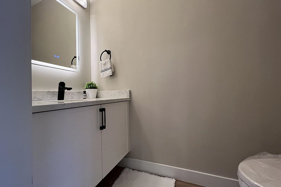 3534 W 17th Avenue Vancouver, BC - 10