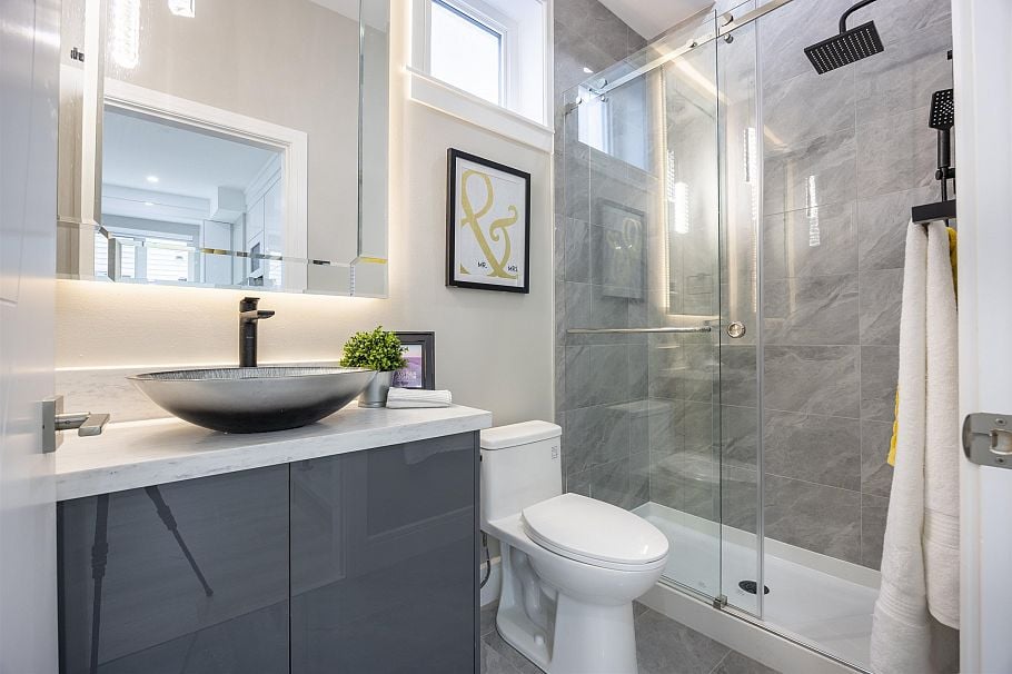 1 5808 Lanark Street Vancouver, BC - 12