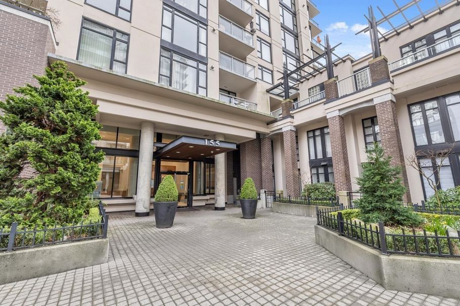 704 155 W 1st Street North Vancouver, BC - 1