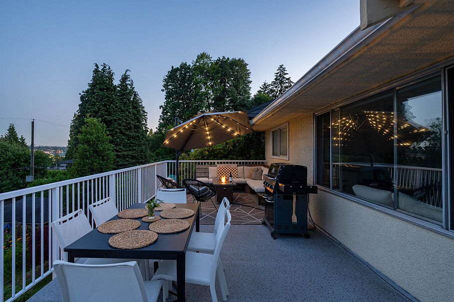 1231 Cloverley Street North Vancouver, BC - 33