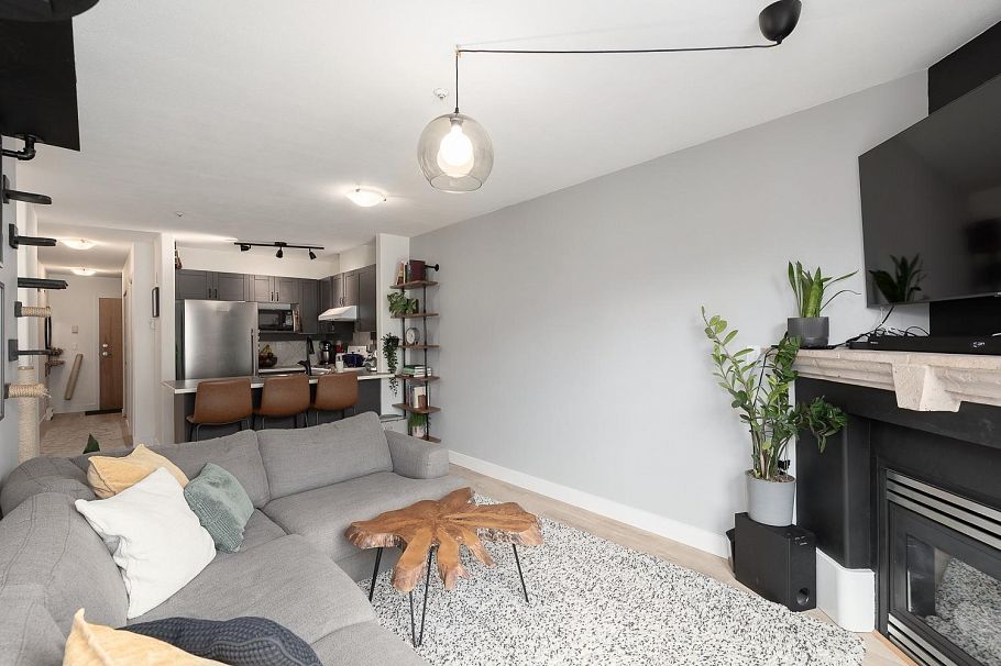 405 2688 Vine Street Vancouver, BC - 2