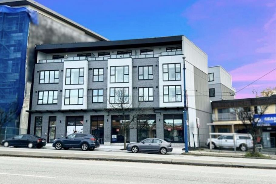 302 3050 Kingsway Road Vancouver, BC - 1