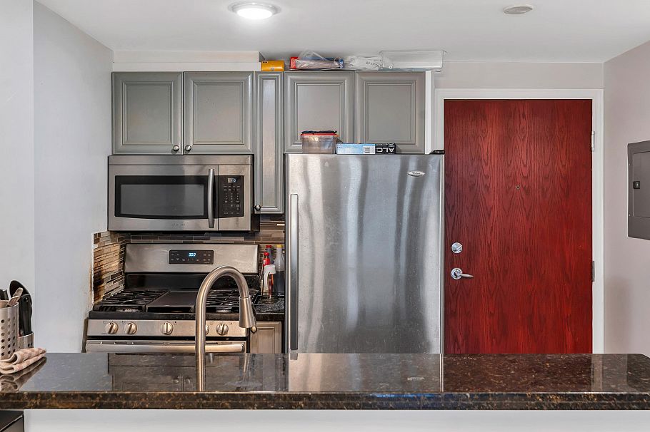 502 928 Richards Street Vancouver, BC - 10