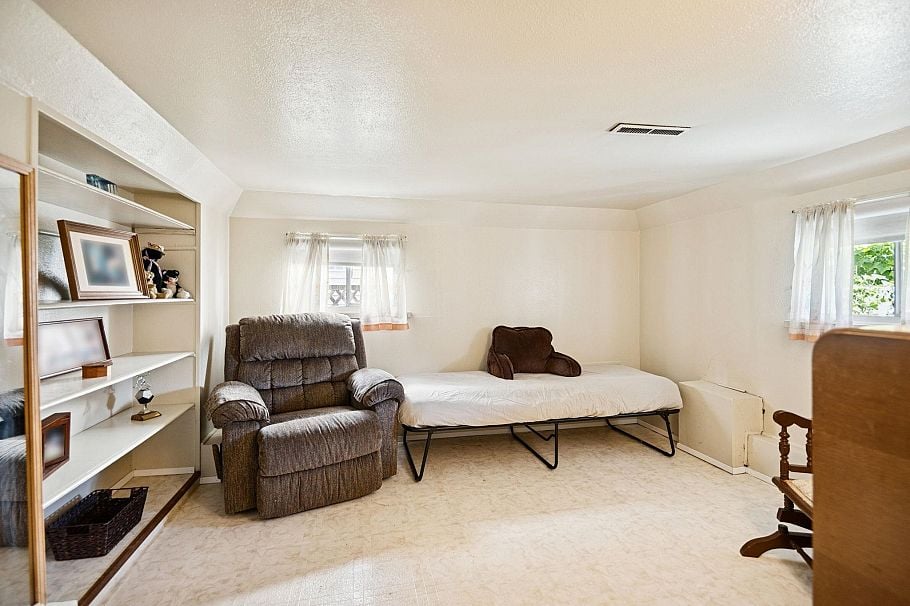 2258 Kitchener Street Vancouver, BC - 24