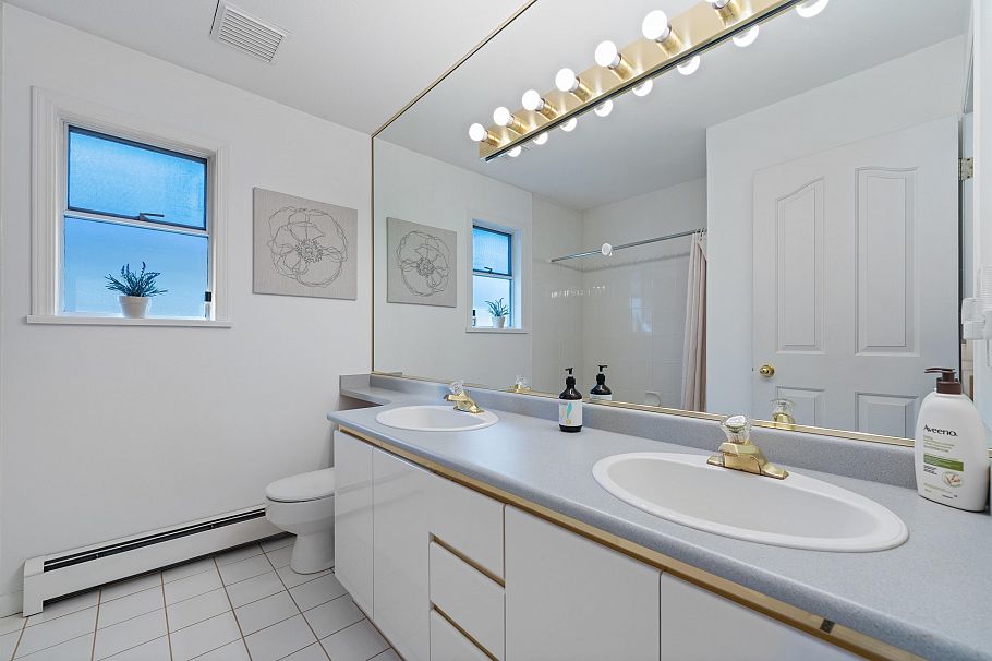 2133 W 49th Avenue Vancouver, BC - 23