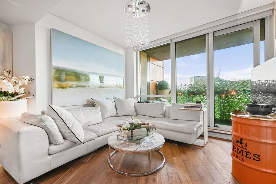 803 8555 Granville Street Vancouver, BC - 3