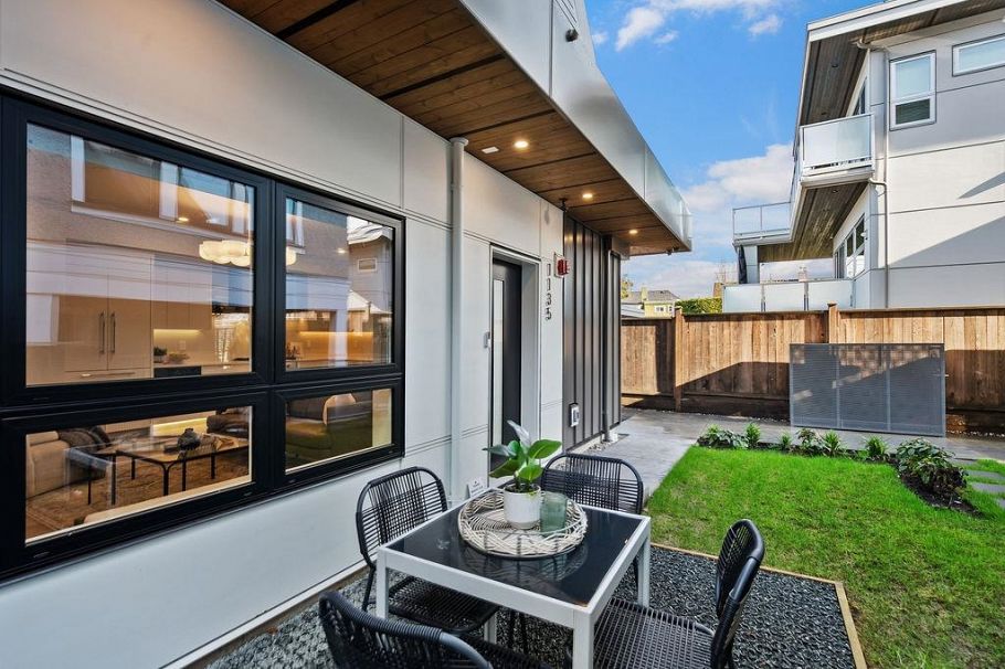 1135 W 33rd Avenue Vancouver, BC - 2